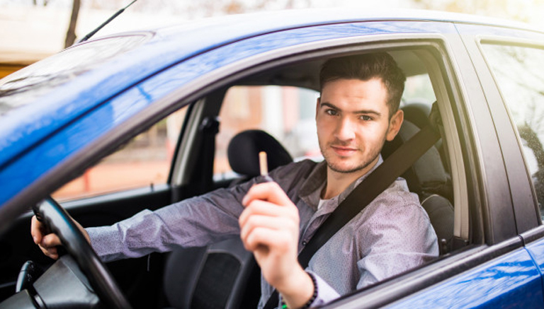 Location de Véhicule Sans Permis - Pensez Win-Win avec Cars Alpes Provence